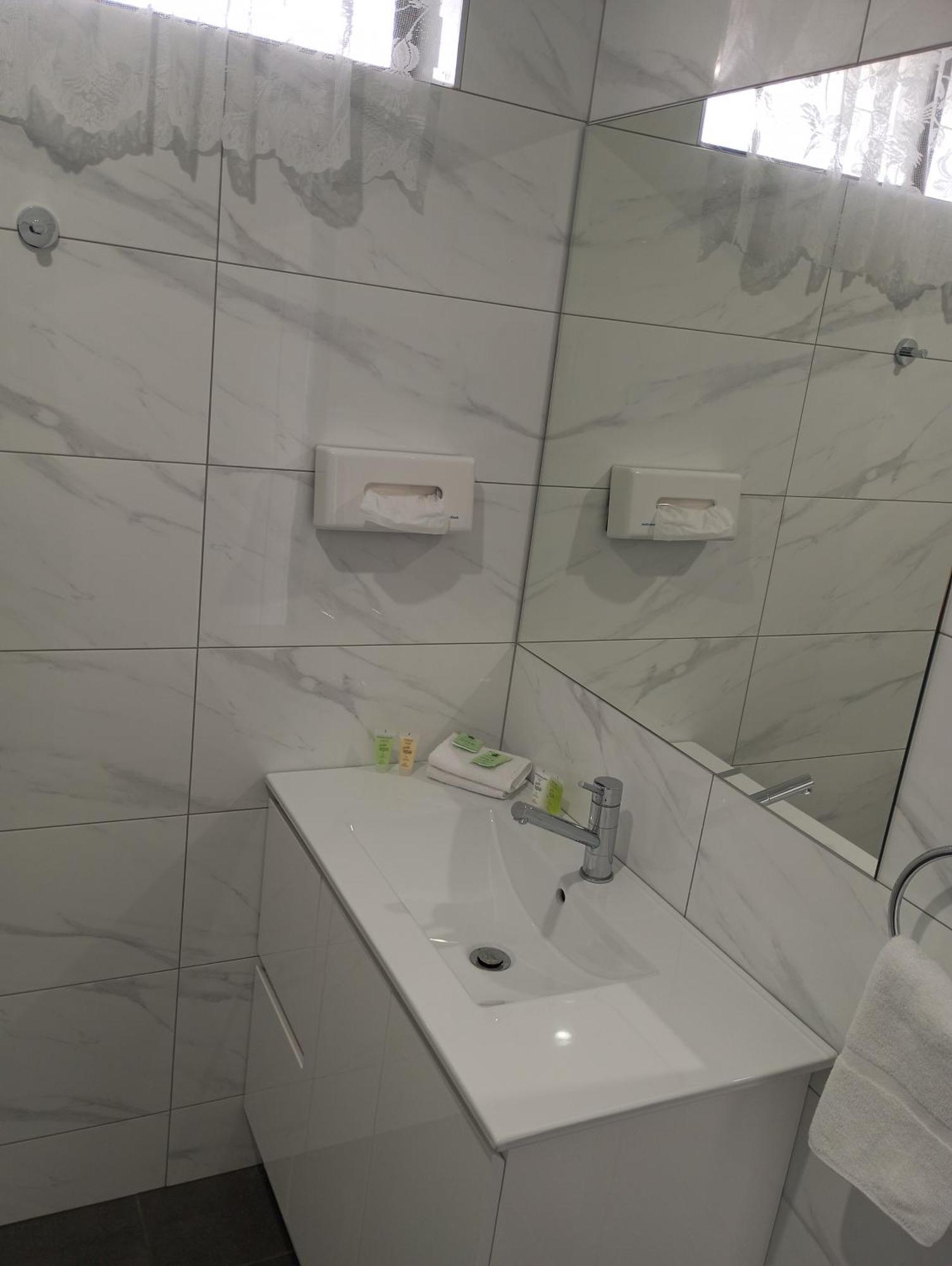 Big Valley Lakeside Paradise Motor Inn Shepparton Ngoại thất bức ảnh
